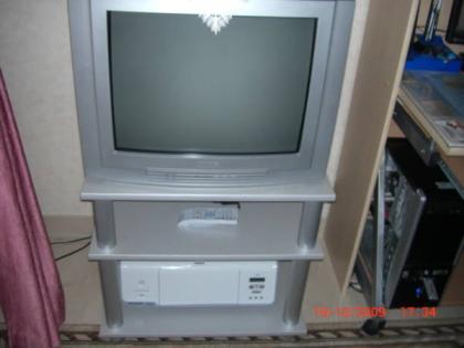 Grundig Sedance Röhrenfernseher 58cm Bilddiagonale mit tisch wie neu
