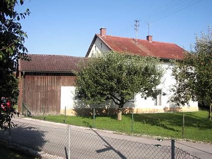 Bäderdreieck Rottal. 94060 Pocking. 2- Fam. -Haus mit Nebengeb. Obstgarten